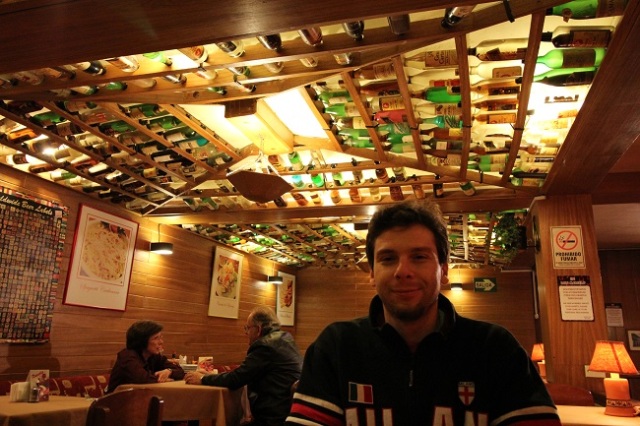 Já que estamos falando do Bruno, aqui uma foto do bonitão no restaurante Don Marcelo! =) Isso já em Cusco.