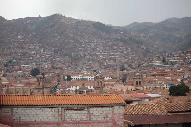 Vista do quarto na Casona Les Pleiades - montanha por todos os lados em Cusco!